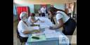 Electores capitalinos asisten a ejercer su derecho al voto.