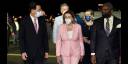 Nancy Pelosi (al centro) llegó a Taiwán este martes