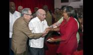 Presente también allí el Comandante del Ejército Rebelde José Ramón Machado Ventura, fundador, junto al General de Ejército, del primer Comité Central del Partido.