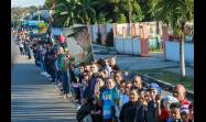 El pueblo cubano en solemne saludo de homenaje a los héroes caídos