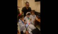 El proyecto científico Pioneros Laparoscópicos, que se desarrolla con los alumnos del grupo Primero B de la escuela primaria Frank País García, del municipio capitalino de Plaza de la Revolución, protagonizó una divertida sesión de entretenimientos y aprendizajes en la sede central del Diario de la Juventud Cubana