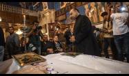 El padre Gabriel Romanelli asiste al funeral de Maysa Abu Daoud y Mary al-Najjar en la iglesia ortodoxa de San Porfirio, en la ciudad de Gaza, el 3 de octubre de 2026. Foto: Tomada de la página de Facebook de Romanelli.