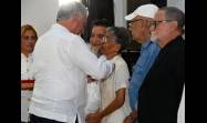 Creadores y promotores vinculados al quehacer de la institución recibieron, entre aplausos, la medalla Haydée Santamaría, de manos del jefe de Estado cubano.