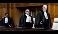 Los jueces de la Corte Internacional de Justicia a su llegada este martes a la sala de audiencias