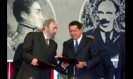 Fidel y Chávez firmaron un acuerdo de cooperación integral, en el Salón Ayacucho del Palacio de Miraflores, el 30 de octubre del 2000.