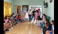 Jóvenes artistas holguineros llevaron música, juegos y alegría a los pequeños.
