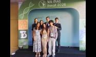 Sus experiencias en eventos como la pasada Olimpiada Iberoamericana de Biología han enseñado a David de Jesús Dominica Pérez (primero a la derecha) a nunca desanimarse ante un mal resultado.