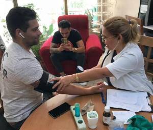 Integrantes del proyecto sociocultural agramontino Golpe a Golpe realizan donaciones de sangre