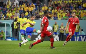 Casemiro marcó el golazo de la jornada para que el Scratch pudiera romper la defensa suiza