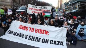 Biden recauda fondos en casa de multimillonario israelí y veta alto el fuego en Gaza