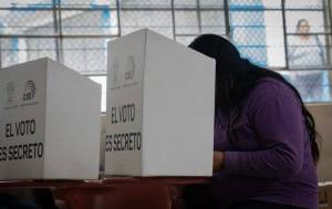 En Ecuador el 72 por ciento del padrón electoral acudió a votar