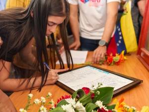 Homenaje a combatientes caídos en defensa de la soberanía del pueblo venezolano