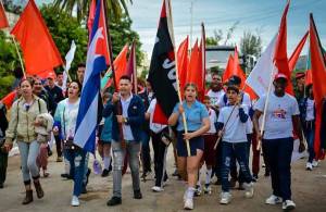 Con la enseña nacional en alto y consignas de respaldo a Venezuela llegaron a la provincia cuna de Fidel y Raúl los jóvenes que rememoraron el trayecto de la histórica ruta
