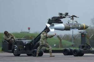 Fuerzas estadounidenses en la base aérea de Fairford, en medio del conflicto entre Estados Unidos e Israel con Irán