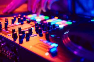 DJ