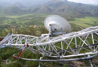 Torre de comunicación destruida