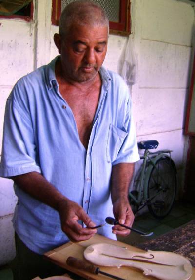 Fábrica de violines de Minas, Camagüey