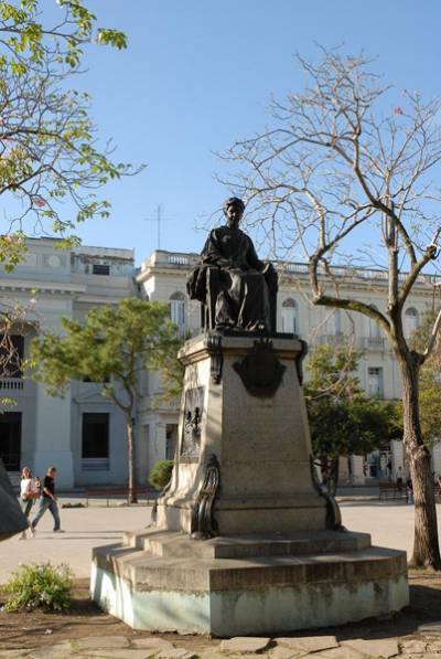 Monumento erigido en nombre de Marta Abreu de Estévez