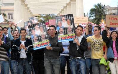 Multitud de Jóvenes en el  Día Internacional de los Derechos Humanos