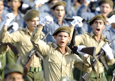 Revista Militar y desfile popular en la Plaza de la Revolución 