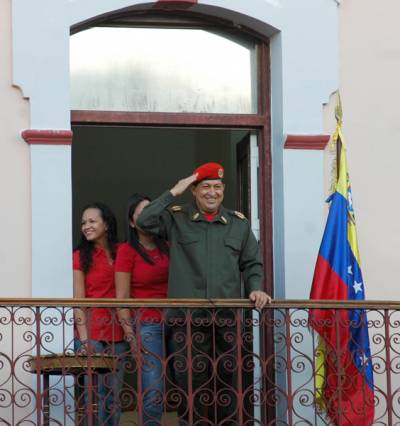Chávez regresa a Venezuela