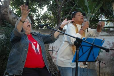 Sara González y Martha Campos