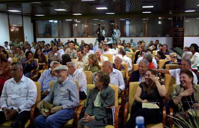 Fidel presenta dos tomos de Guerrillero del tiempo