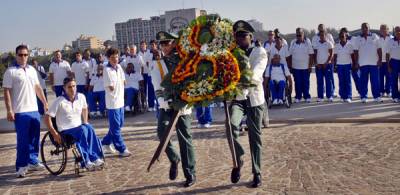 Abanderan delegación cubana