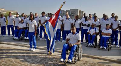 Abanderan delegación cubana