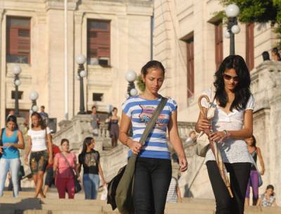 Estudiantes universitarios cubanos