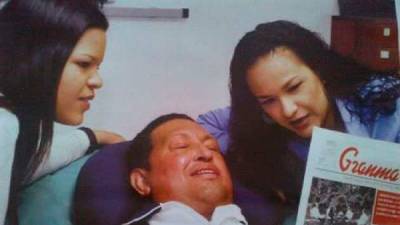 Presidente Hugo Chávez junto a sus dos hijas