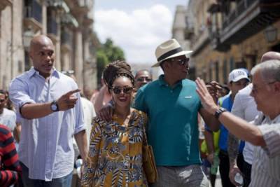 Visita de la pareja por La Habana Vieja