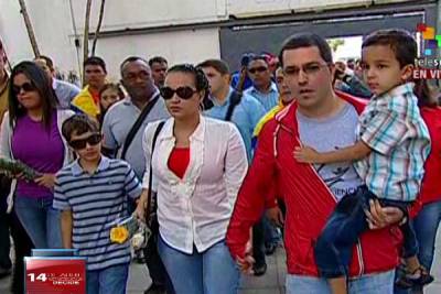 Hijas de Chávez votan