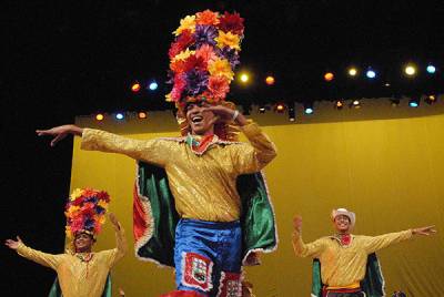 Homenaje a Colombia en la Fiesta del Fuego