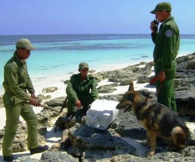 Tropas guardafronteras vigilan las costas cubanas