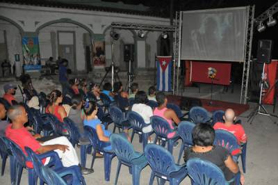 Proyección del filme Fresa y chocolate