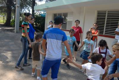 Escuela especial para niños con autismo, Dora Alonso