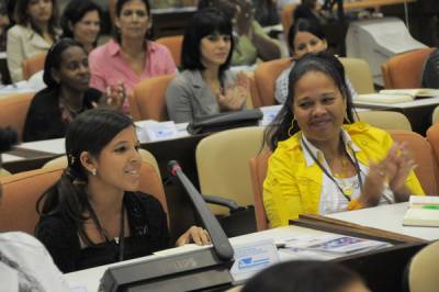 Mujeres cubanas en congreso