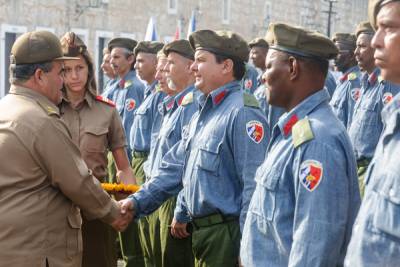 Ceremonia militar en la Plaza de Armas de la Cabaña