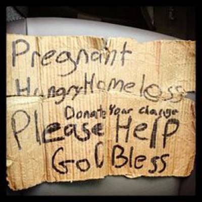 Embarazada hambrienta sin casa...