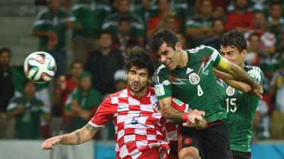 Rafael Marquez marca el primer gol de México