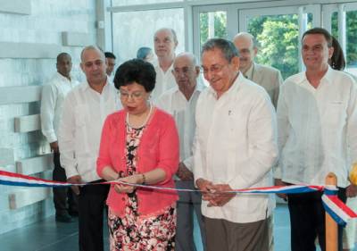 Inauguran centros científicos cubanos