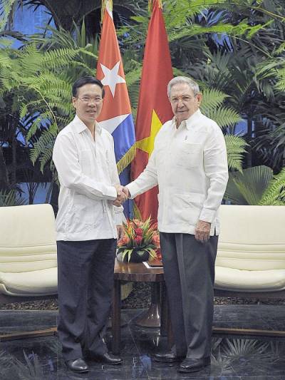 El General de Ejército Raúl Castro Ruz recibió al compañero Vo Van Thoung
