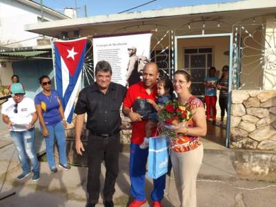 Michel Enríquez, el Súper 12 del béisbol se mantiene en la pelota