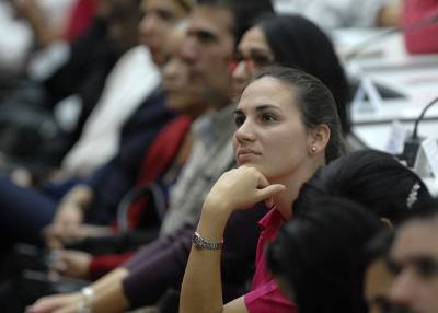 Jovenes en la velada por el ALBA