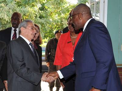 El Presidente cubano realizó una visita de cortesía al gobernador general Rodney Williams.