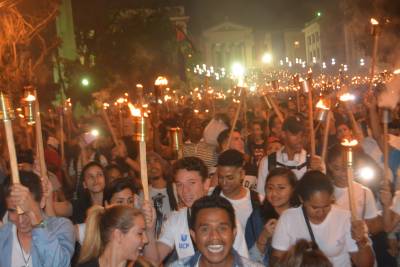  Los pinos nuevos desfilaron con la luz libertaria y justiciera del Apóstol.