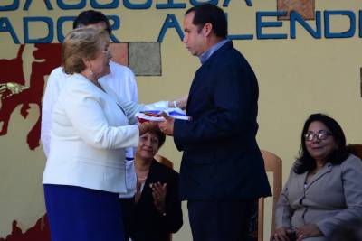 Michelle Bachelet Presidenta de Chile visita Escuela Salvador Allende