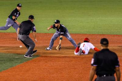 Alazanes de Cuba contra Tomateros de Culiacán.