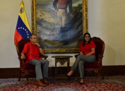 Oscar López y Delcy Rodríguez.